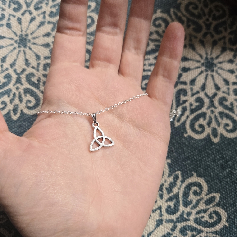 New Dainty Silver Celtic Knot Necklace - Picture 4 of 6